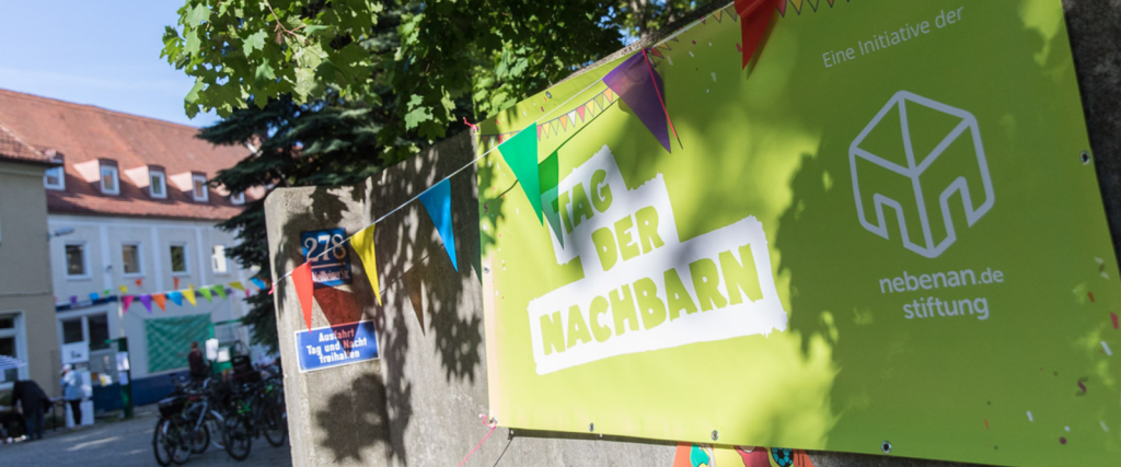 Nachbarschaft mit Plakat